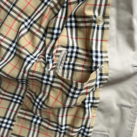 Burberry Nova Check Pattern Trench Coat
Size: US: 42 Euro: 54 Long King - Picture 3 of 16
